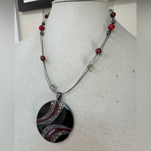 Large abstract black and red vibe infinity necklace - Picture 2 of 5
